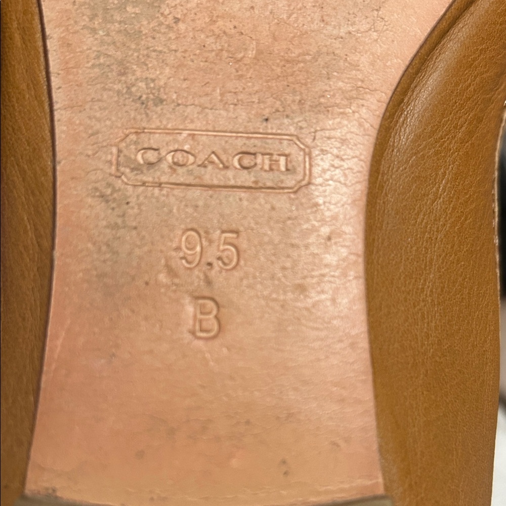 COACH all Tan Leather Ballet Flats with gold hardware - Picture 5 of 6